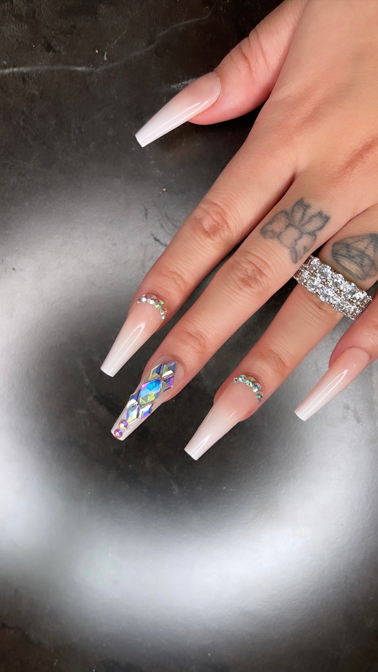 NIGHT IN VEGAS Tan and White Ombre Bling-gems Nail Set 