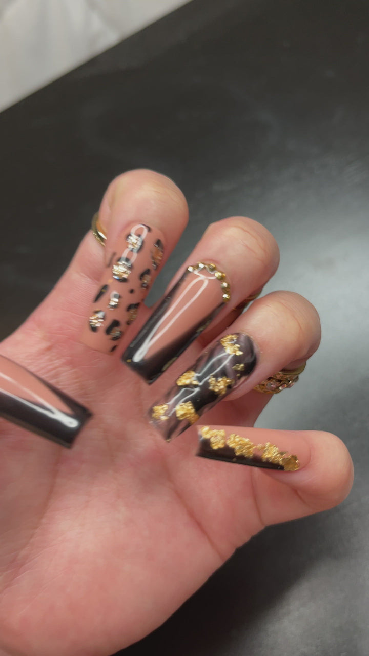 MTO - Twisted Glam | Black v-tips with leopard prints gold